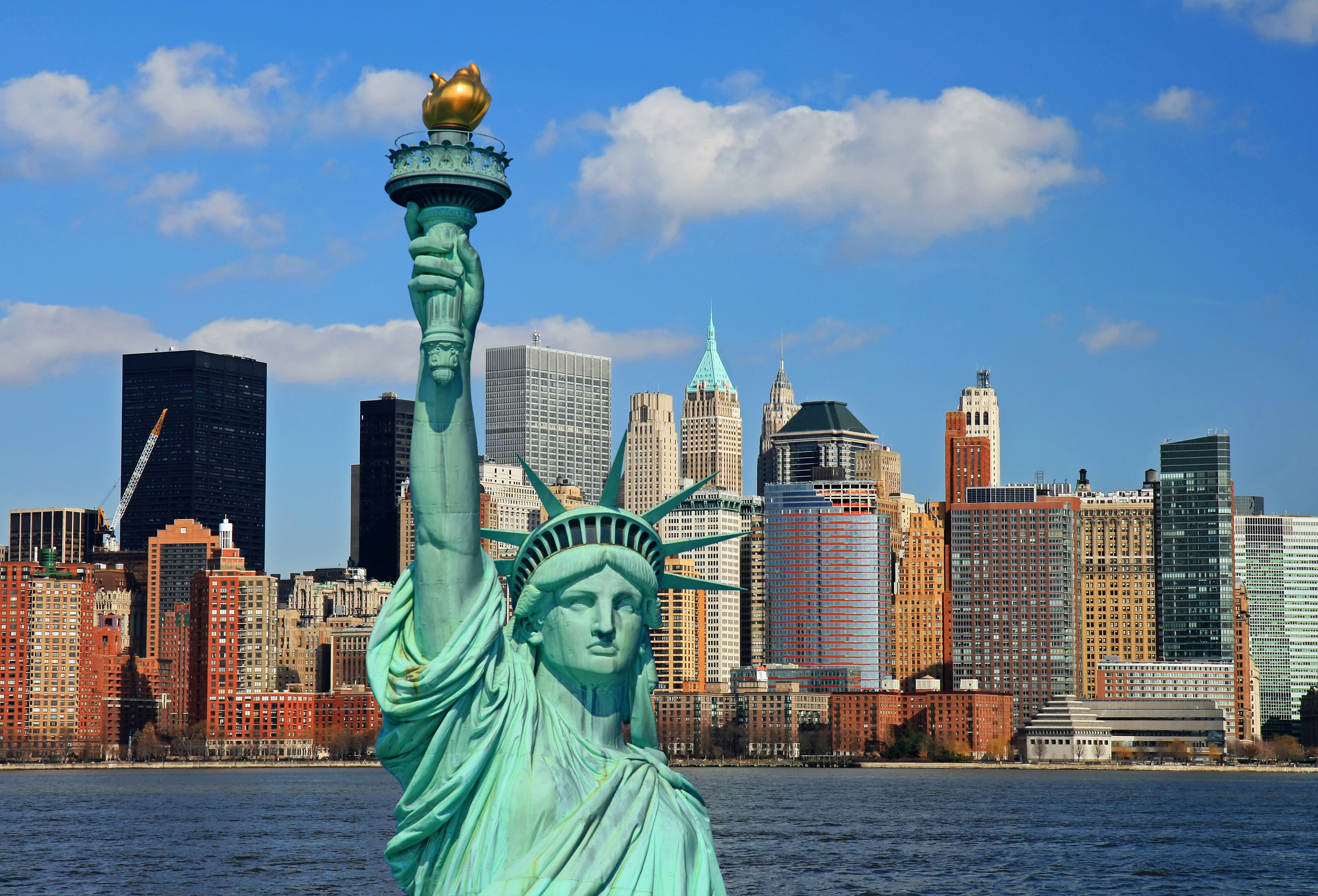 The Statue of Liberty and Manhattan Skyline Comfort Tour Canada